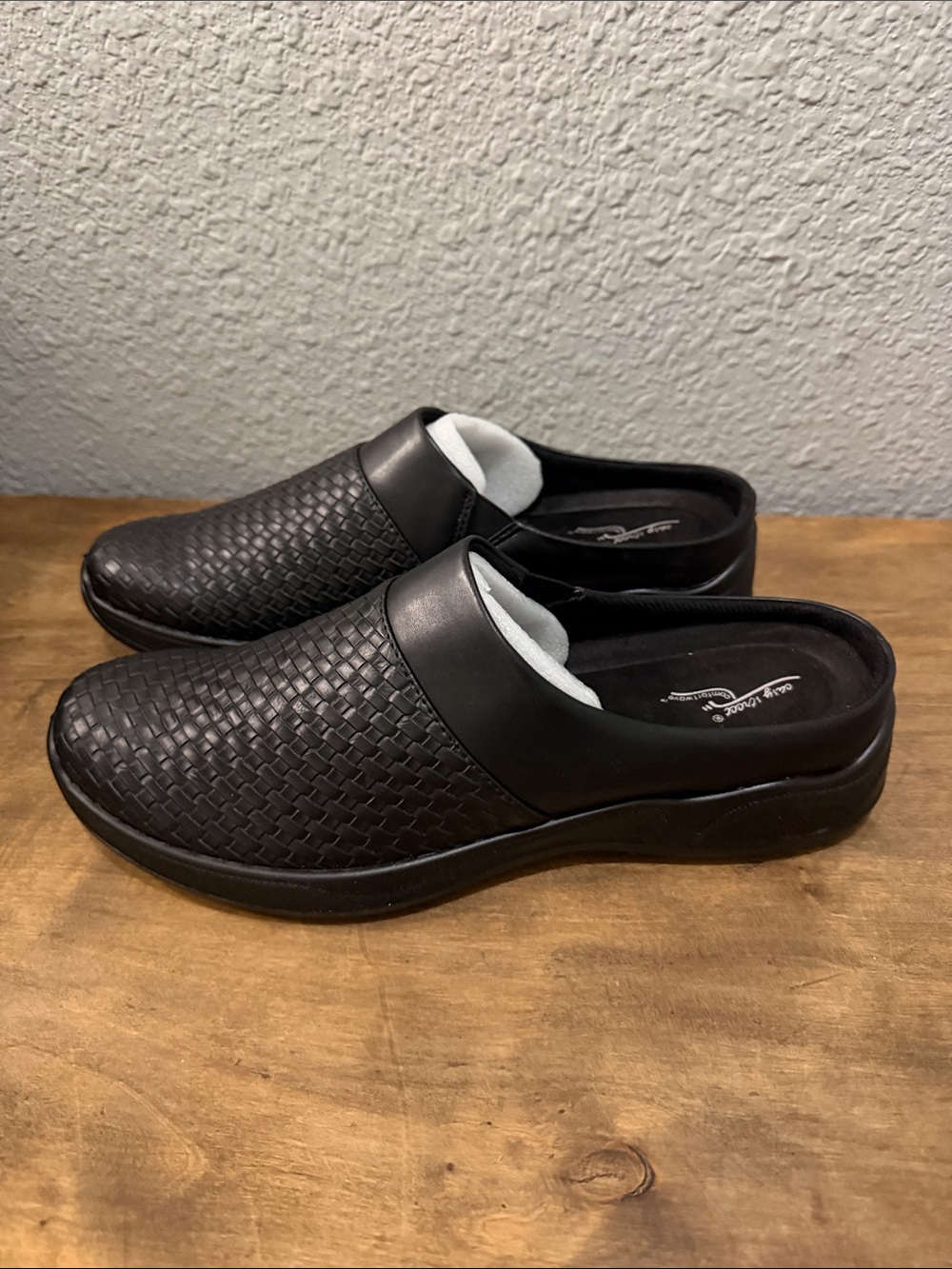 Easy Street Women’s Black Slip-On Woven Comfort Clog size 9.5